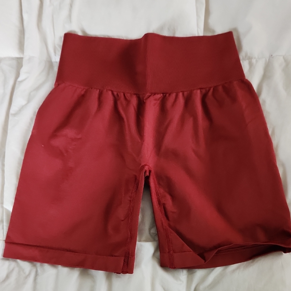 NVGTN Carmine Solid Seamless Shorts S